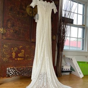 🚨 LAST CHANCE 🚨  Lace Wedding Dress (size 2)